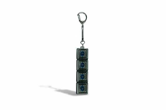 Anti-stress keychain with 4 mechanical keys
